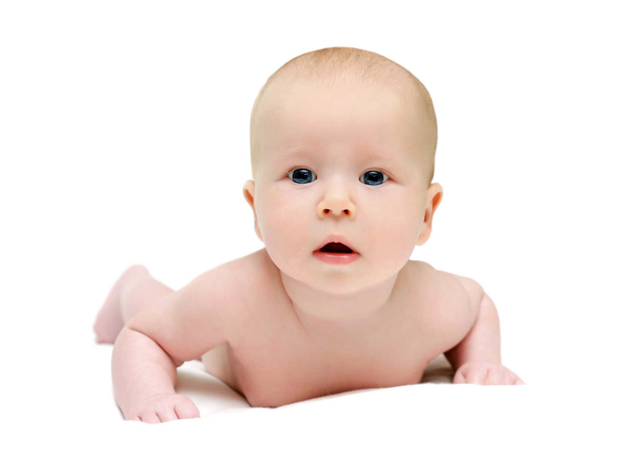 Billed ag baby der ligger på maven